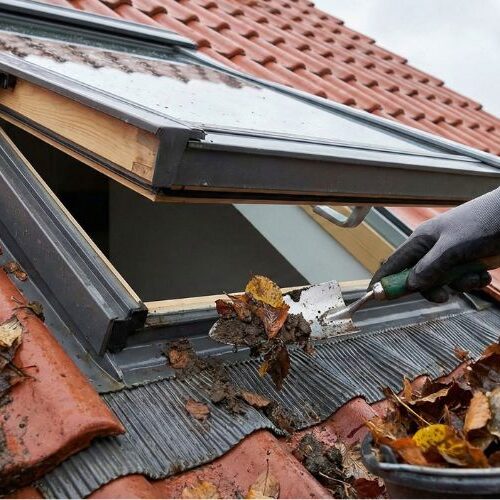 Dachfenster Wasserablauf reinigen Eindeckrahmen Laub entfernen