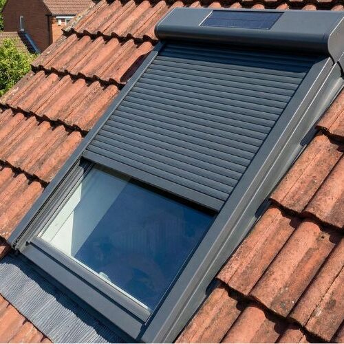 Velux Solar Rollladen außen am Dachfenster